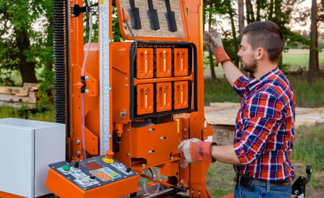 Wood-Mizer LT15 Wide Båndsagbruk 7,5kW på 4 batteri 